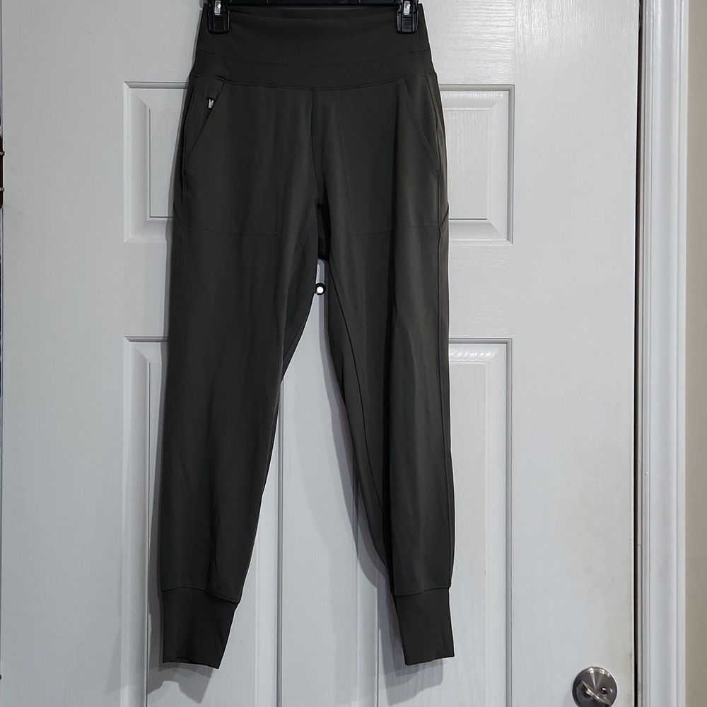 Olive Green Athleta Venice Jogger Size Small